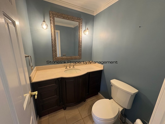 Building Photo - Fully Redesigned Townhouse Style Condo For Rent in Desirable Louisquisset Community!