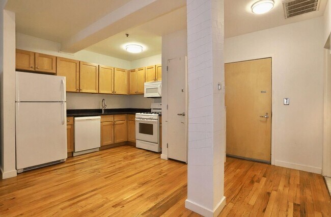 Building Photo - 1034 Clinton St