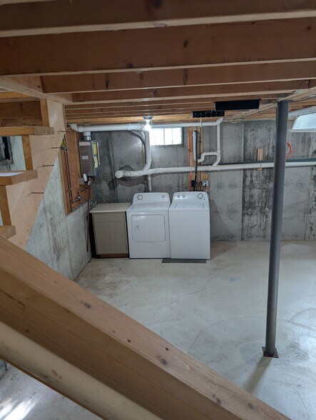 Building Photo - 37 Richies Ln