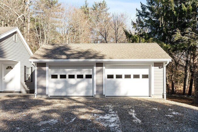 Building Photo - 82 Cedar St