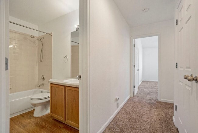 Building Photo - Cute 2bd, 2.5ba Townhome Across from Cottonwood Park....shorter lease term available