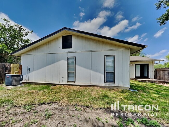 Building Photo - 5350 Binz Engleman Road San Antonio TX