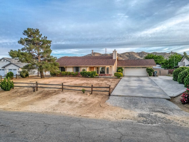 Building Photo - 57731 San Tropeze Dr