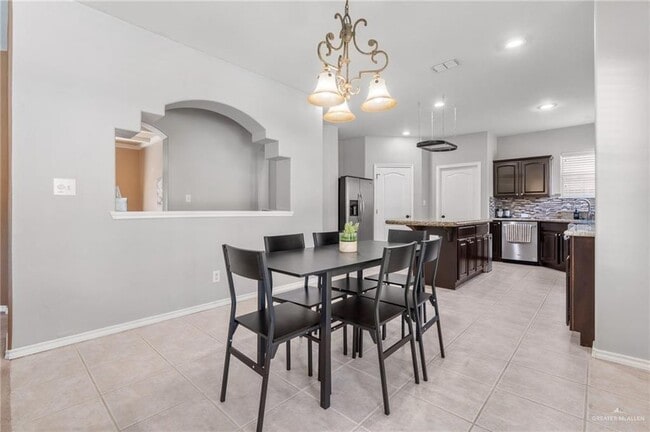 Building Photo - 30 Nicole Dr