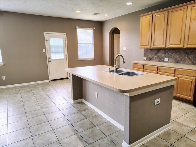 Building Photo - 6126 Menor Crest Dr