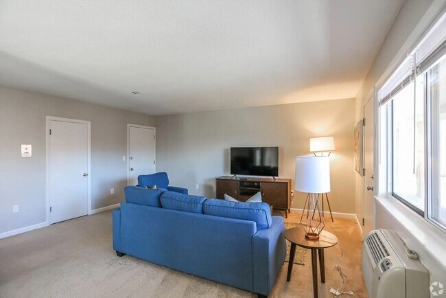 Building Photo - 8 Lakeview Gardens