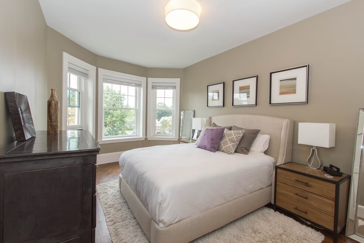 Building Photo - 1870 Commonwealth Ave