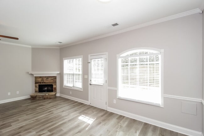 Building Photo - 252 Derby Ct