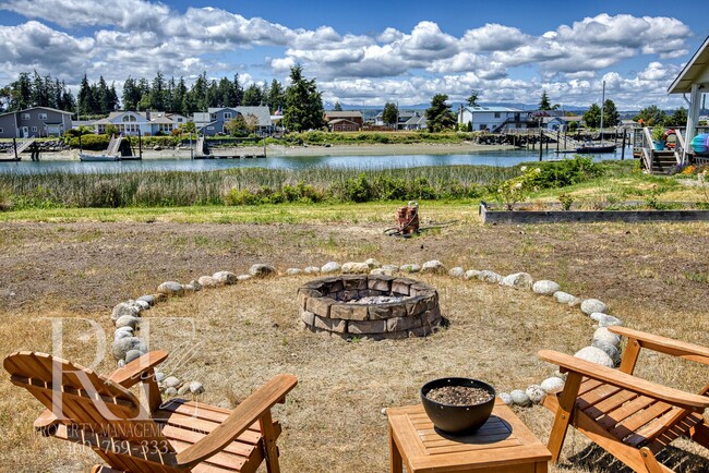 Building Photo - *NEW PRICE!* Quirky Fun Waterfront Escape