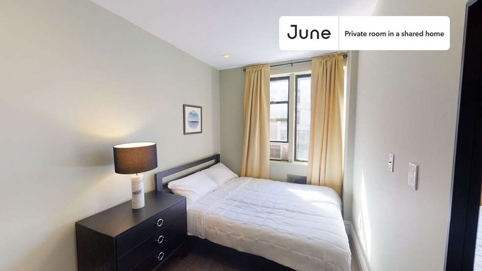 Primary Photo - Private bedroom in 3 bed/2 bath Home