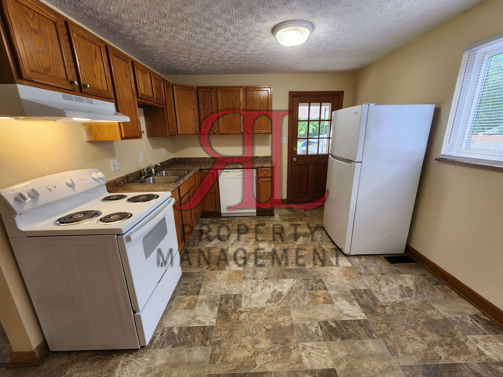 Building Photo - 156 Collingwood Ave