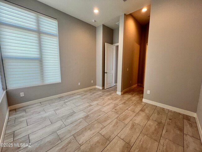 Building Photo - 14205 N Stone View Pl