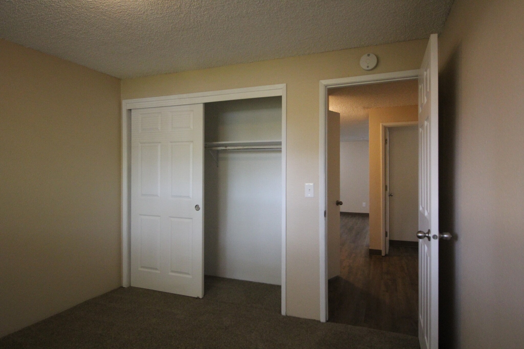 Building Photo - 414 E 9th St