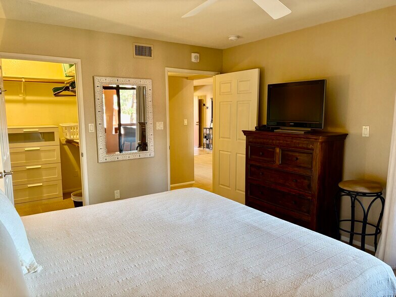 Building Photo - 12222 N Paradise Village Pky W