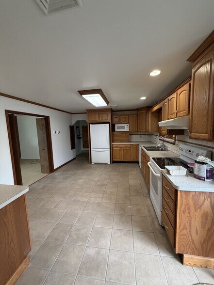 Building Photo - 5391 Chapmans Rd