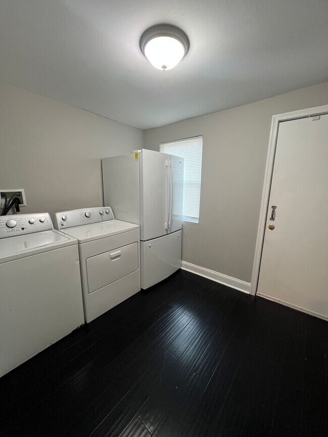Building Photo - Affordable 3 Bedroom Home