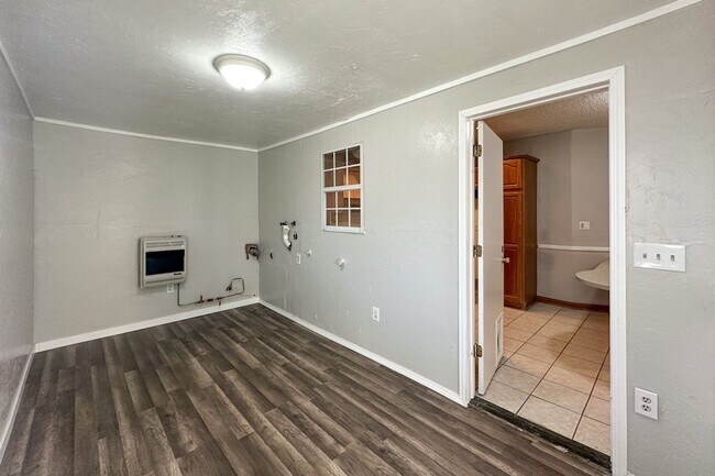 Building Photo - Beautiful 3 Bed 2 Bath in the Heart of OKC!