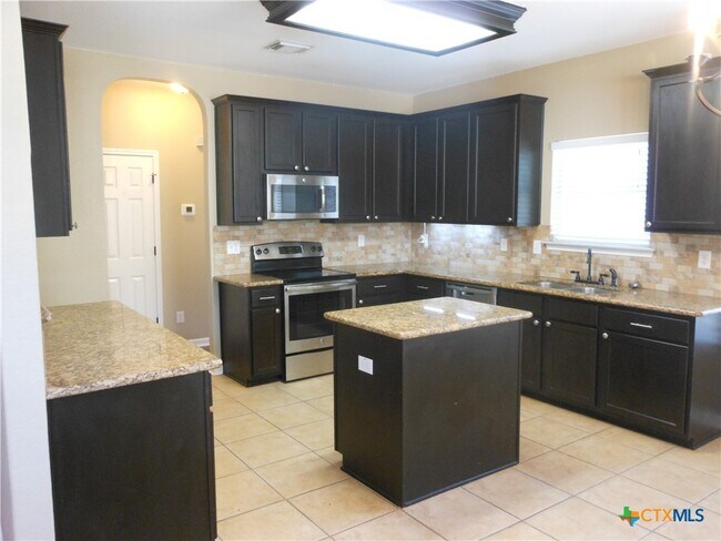 Building Photo - 2242 Lakeline Dr