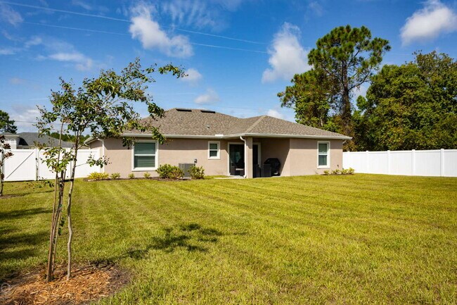 Building Photo - 43 Freeland Ln