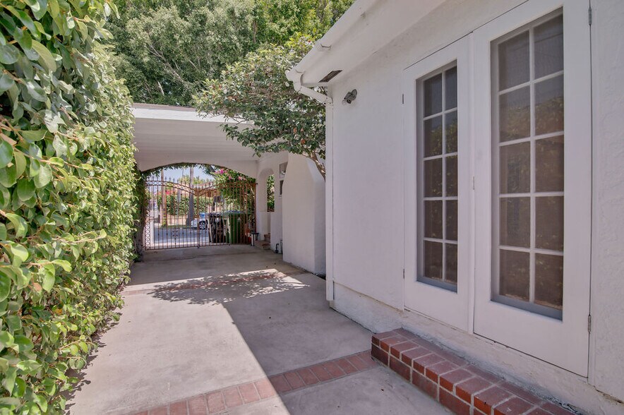 Building Photo - 641 N Martel Ave