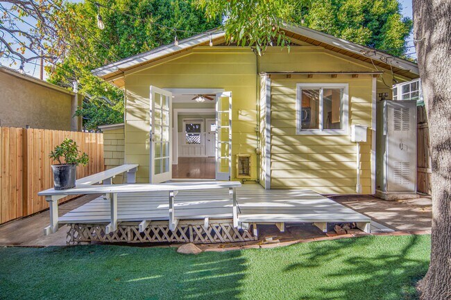 Building Photo - 240 Ashland Ave