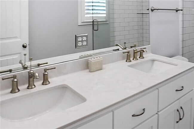 Building Photo - 905 Wayne St