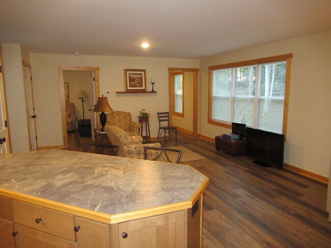 Building Photo - Fully Furnished Short-Term Rental in Dalla...