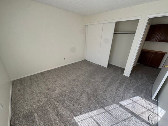 Building Photo - Live in the Timbers