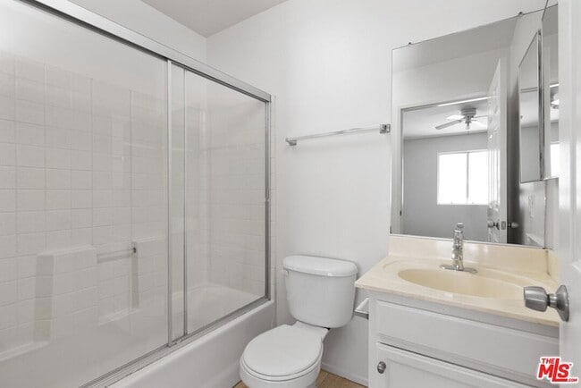 Building Photo - 6616 Sylmar Ave