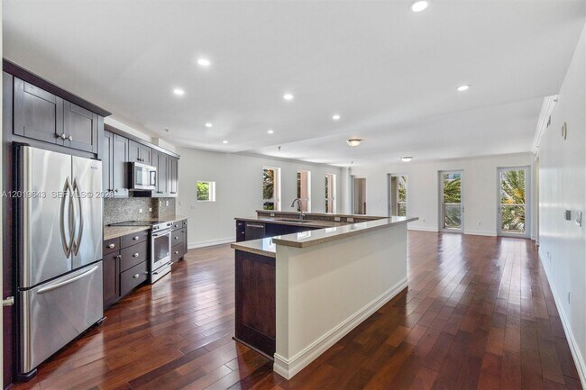 Building Photo - 455 E Palmetto Park Rd