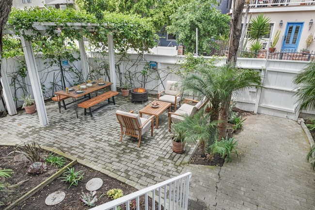 Yard/ patio - 28 Clubhouse Ave