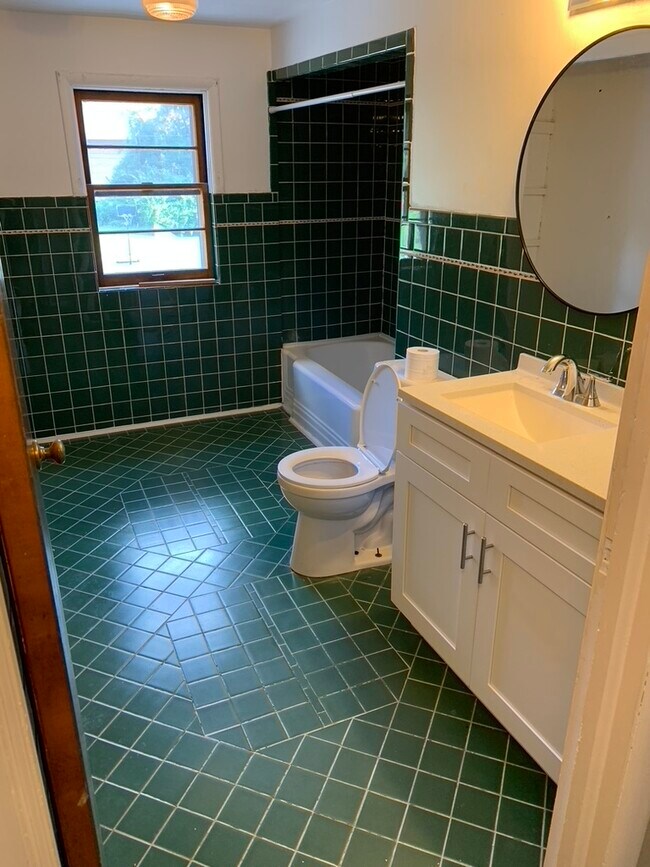 Bathroom - 91 Greendale Dr