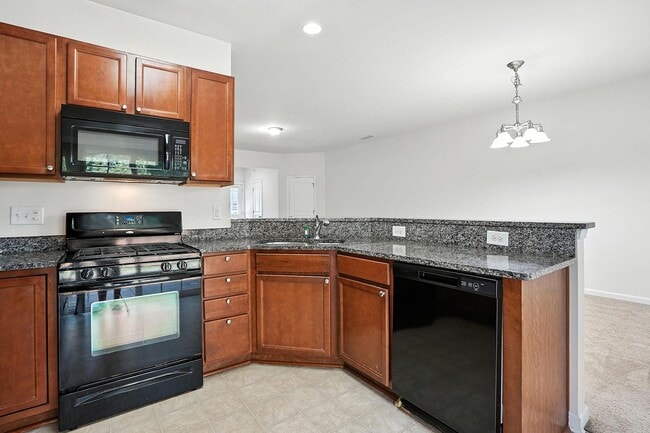 Building Photo - WONDERFUL TOWNHOUSE IN CARY-3 BEDROOMS 2 1...