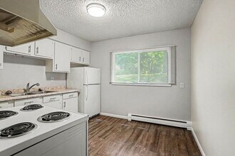 Building Photo - $774 1 bed/1 bath Apartment in Eastwood ***Ask about our Security Deposit Alternative!***
