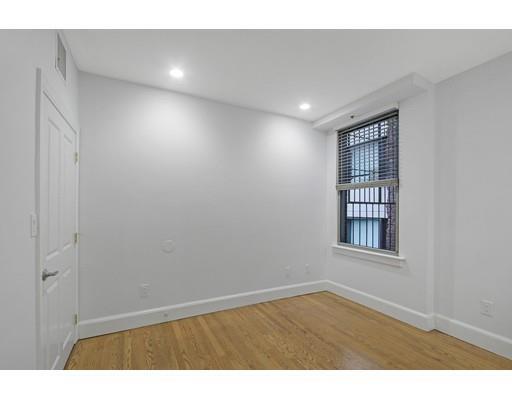 Building Photo - 140 Boylston St