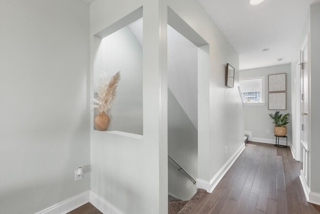Building Photo - 918-517 N New River Dr