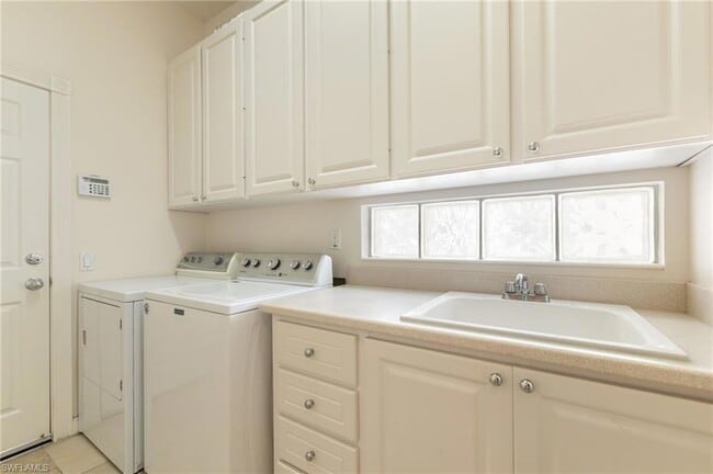 Building Photo - 28329 Moray Dr