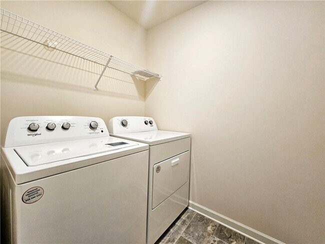 Building Photo - 306 Walnut Grv Wy