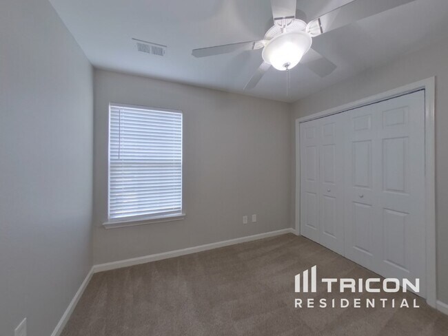 Building Photo - 420 Hedge Grove Ln