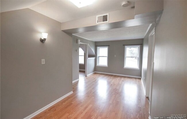 Building Photo - 8 Melrose Rd