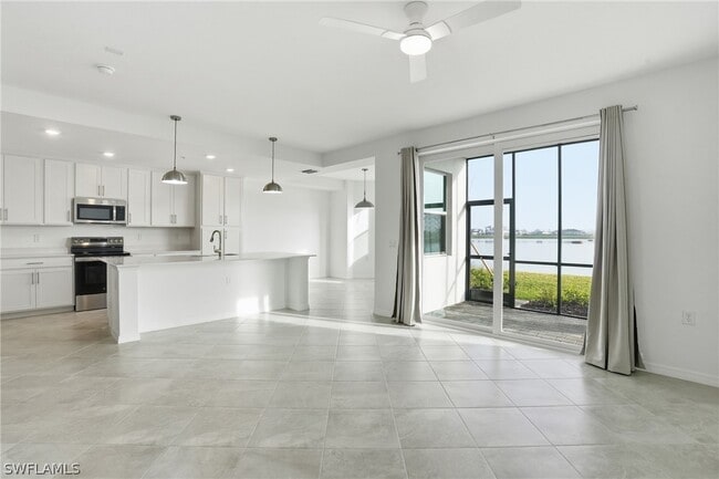 Building Photo - 15375 Grn Acrs Ave