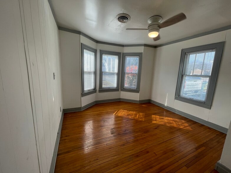 Building Photo - 403 Martin Ave