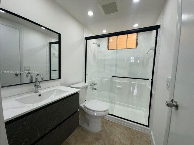 Building Photo - 2999 Point E Dr