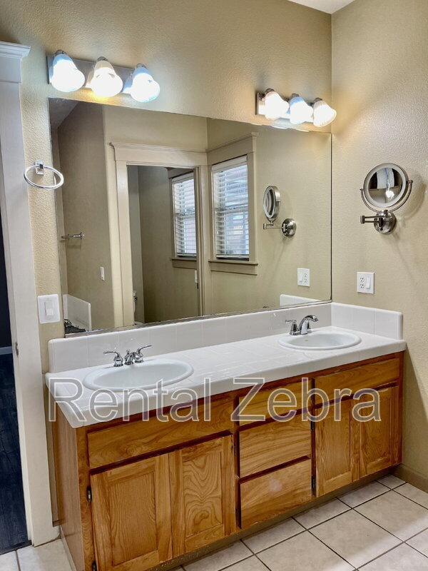 Building Photo - 233 Craftman Ct
