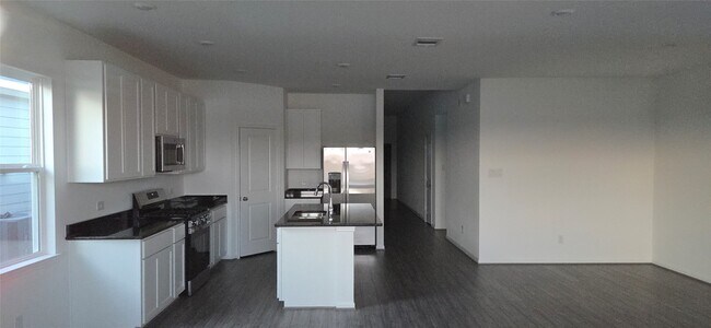 Building Photo - 21827 Black Tulip Ln