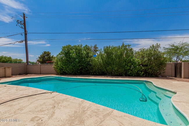 Building Photo - 3418 S Oak St