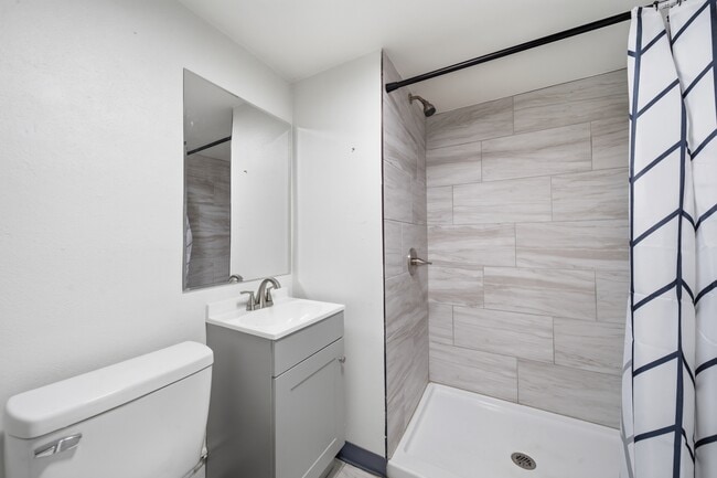 Building Photo - 424 S Quebec Ave