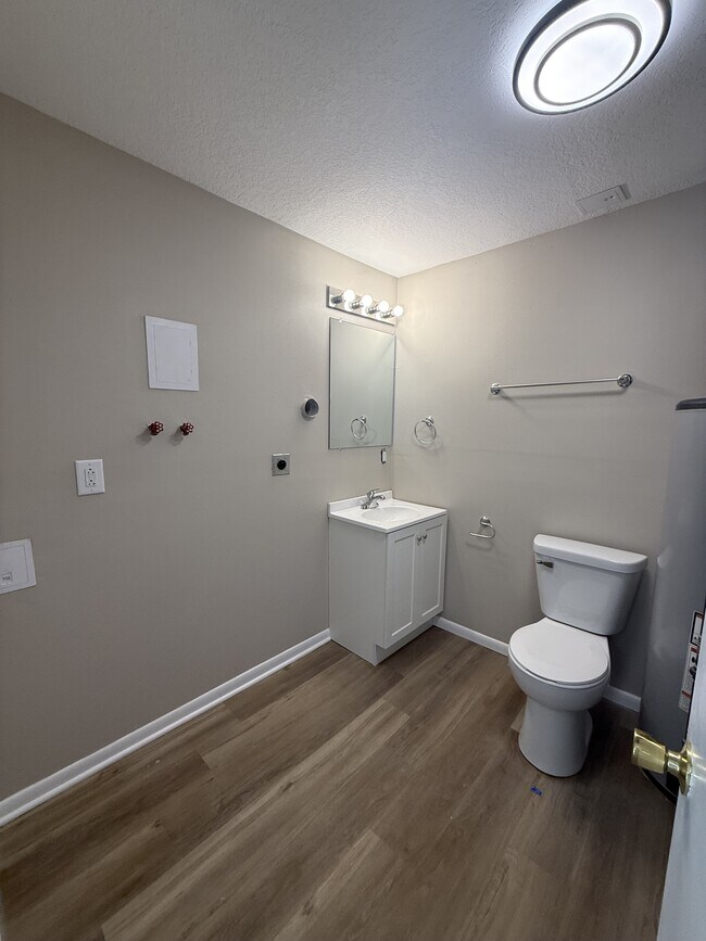 Building Photo - 1001 Caroline Terrace