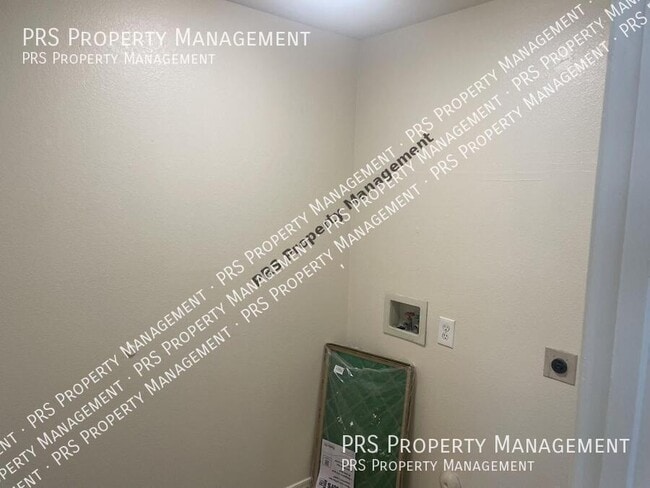 Building Photo - 884 E Cindy St