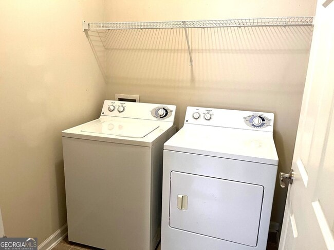 Building Photo - 1751 Highlands View Dr